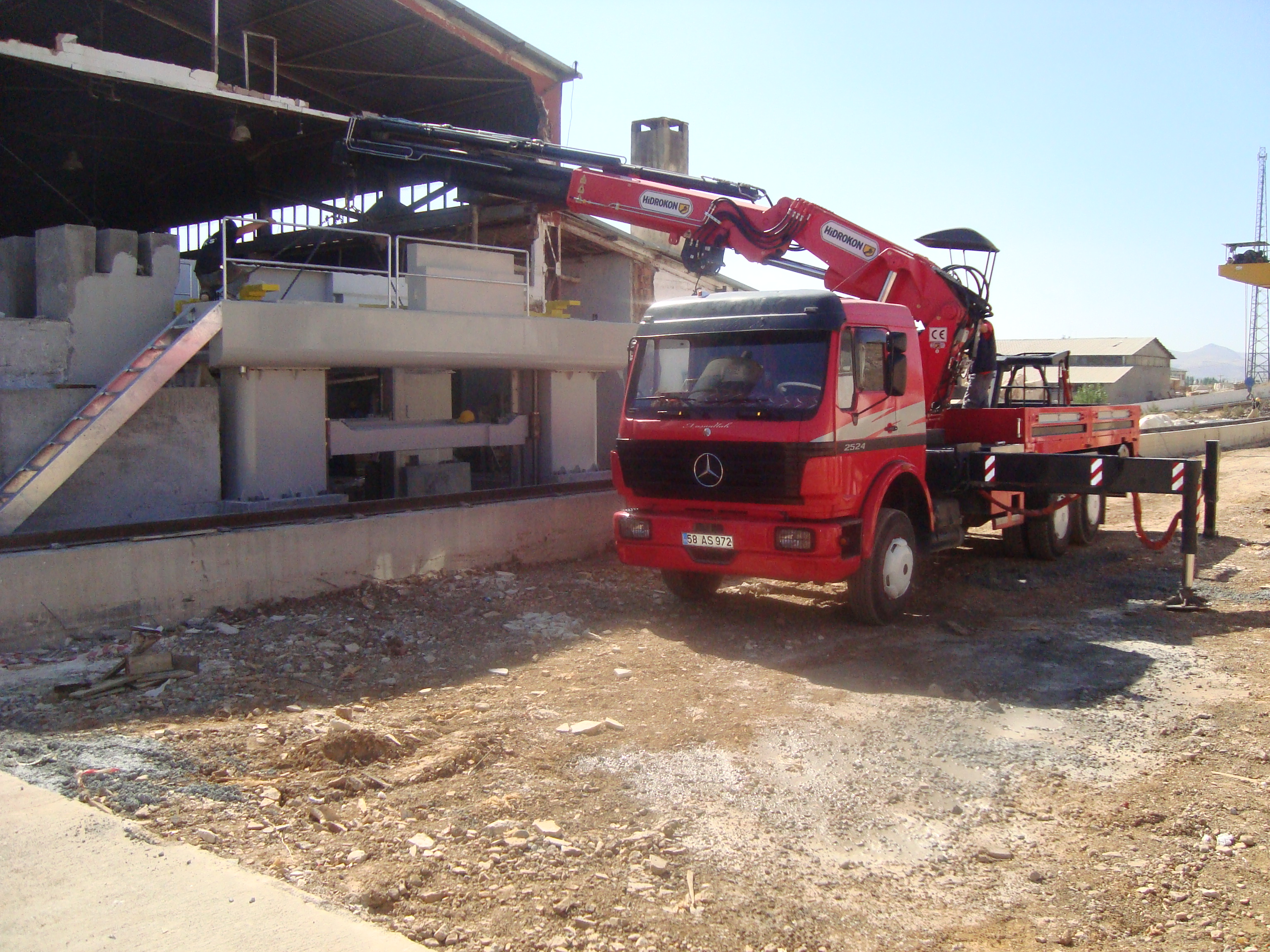 Limanlarda Forklift ve Vinç Hizmetleri Sunmak